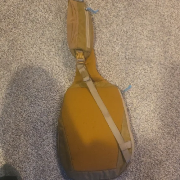 Patagonia Tan and Blue Sling Backpack - Picture 3 of 5